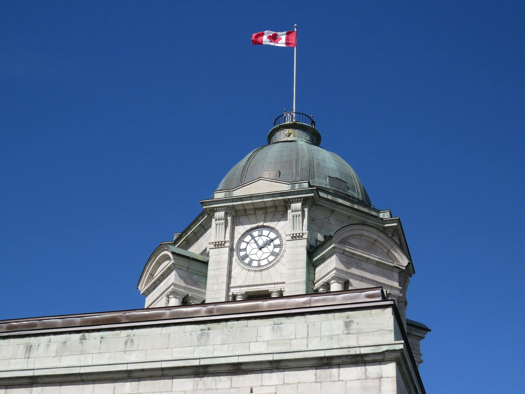 Image for Taco Bell Permit Fight: 50 Westbury Residents Demand Changes